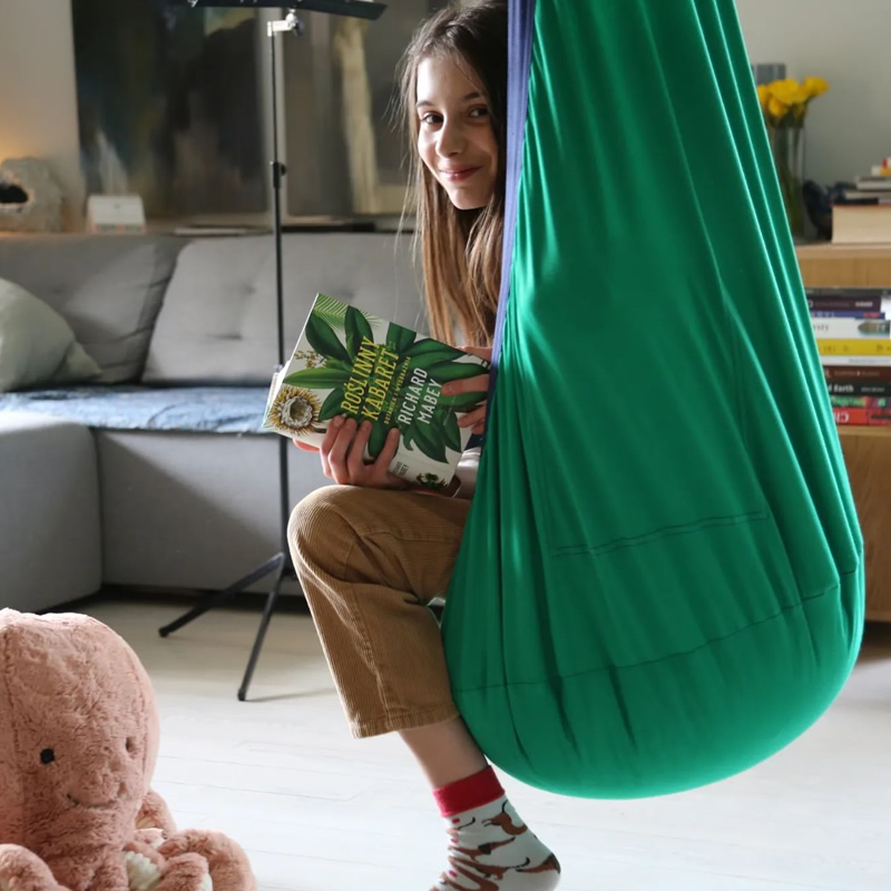A swing cocoon hammock chair can be a fun and relaxing addition to a child's bedroom or play area. Here are some steps to help you fix and use it